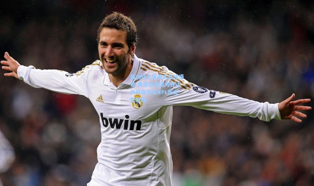 伯纳乌上演美式足球盛宴 弗洛伦蒂诺与齐达内同席见证NFL历史性登陆